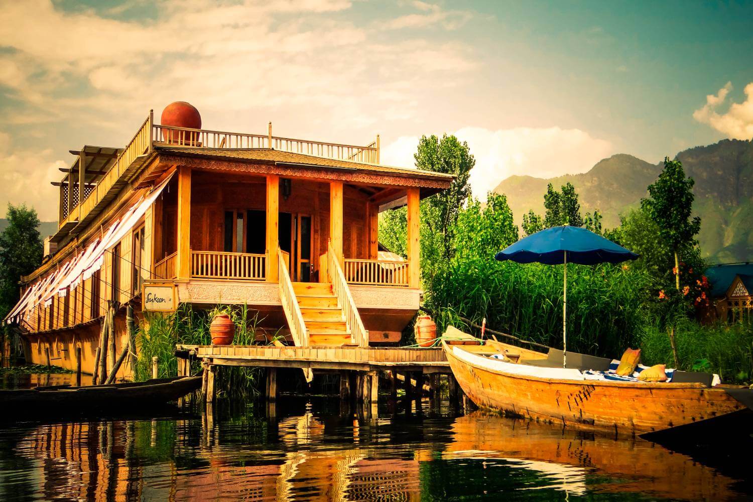 Houseboat Tour with Sonmarg